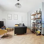 Charming 2-Room Paris Getaway Near Le Marais