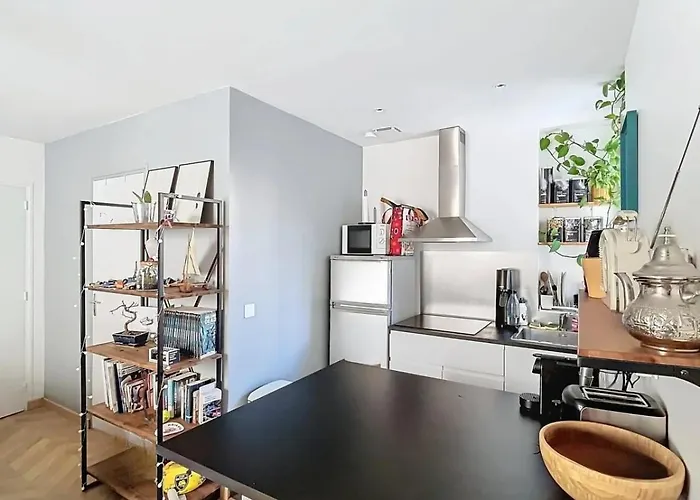 Charming 2-Room Paris Getaway Near Le Marais